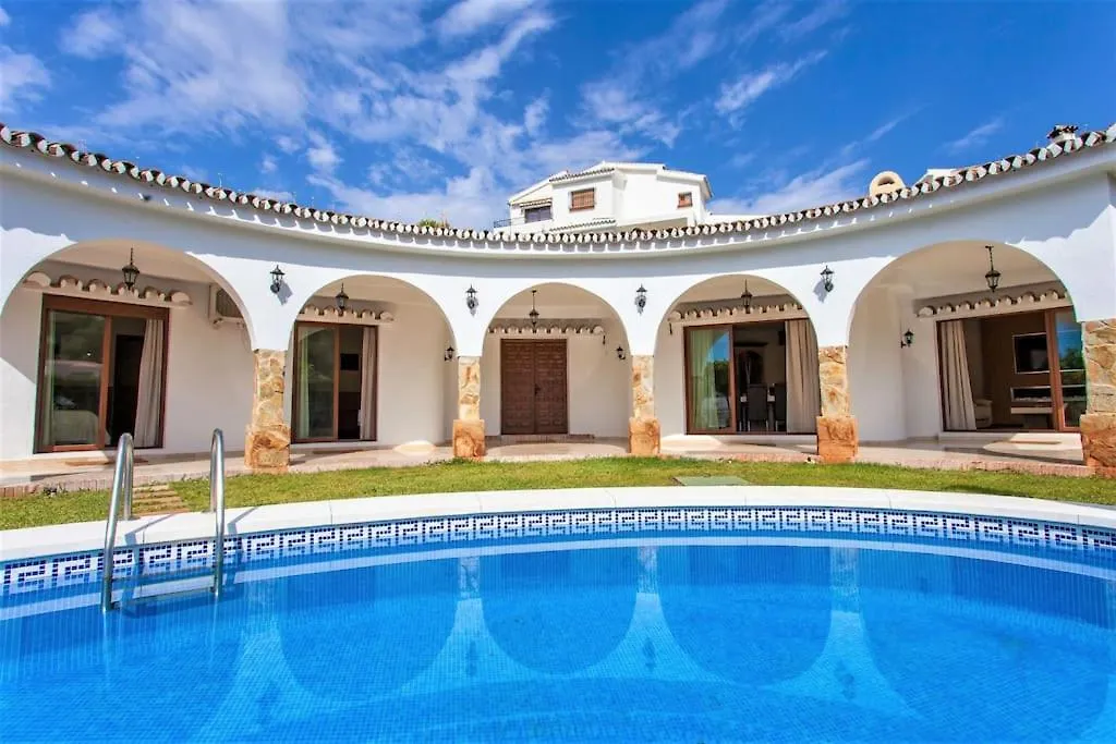 Summer Offers! Fabulous Luxury Villa Near The Beach Sleeps 8 Benalmadena
