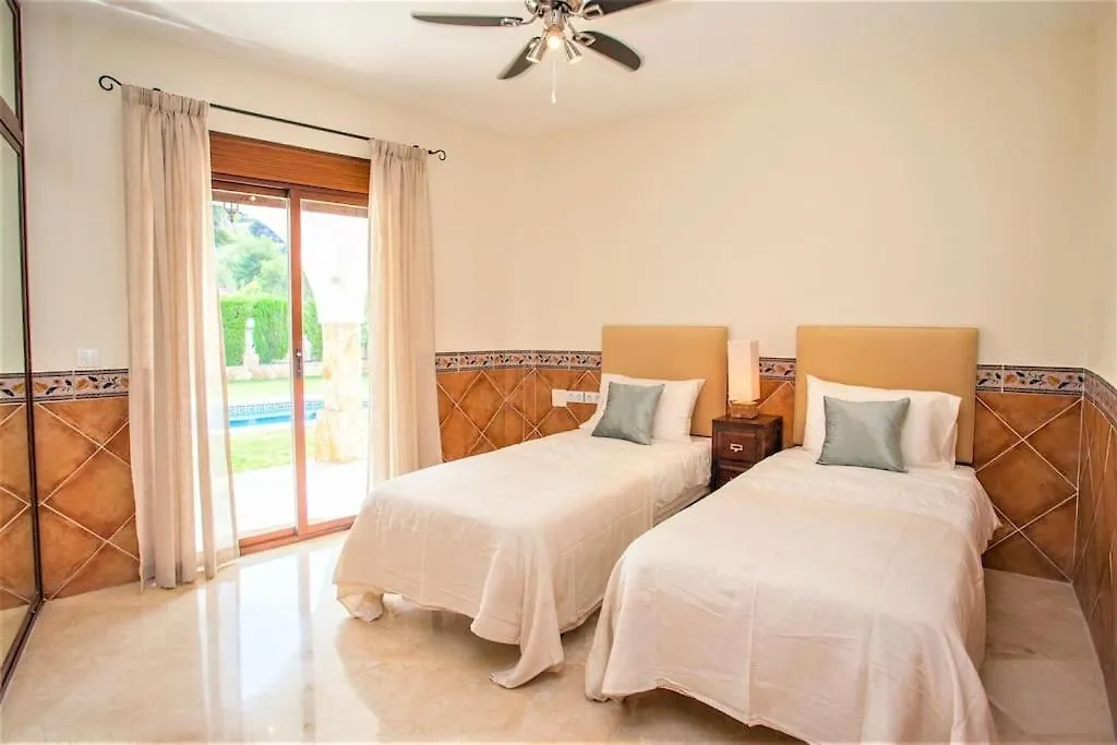 Summer Offers! Fabulous Luxury Villa Near The Beach Sleeps 8 Benalmadena