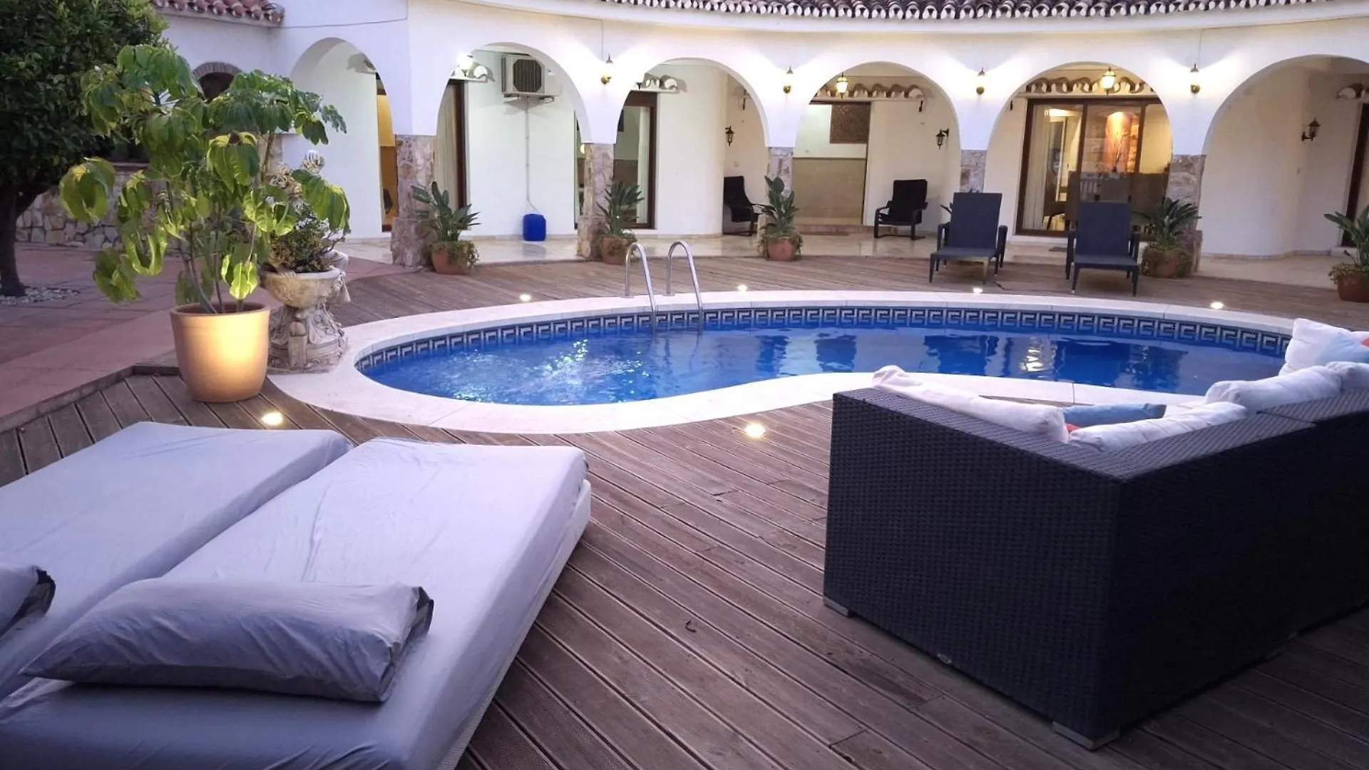 Summer Offers! Fabulous Luxury Villa Near The Beach Sleeps 8 Benalmadena