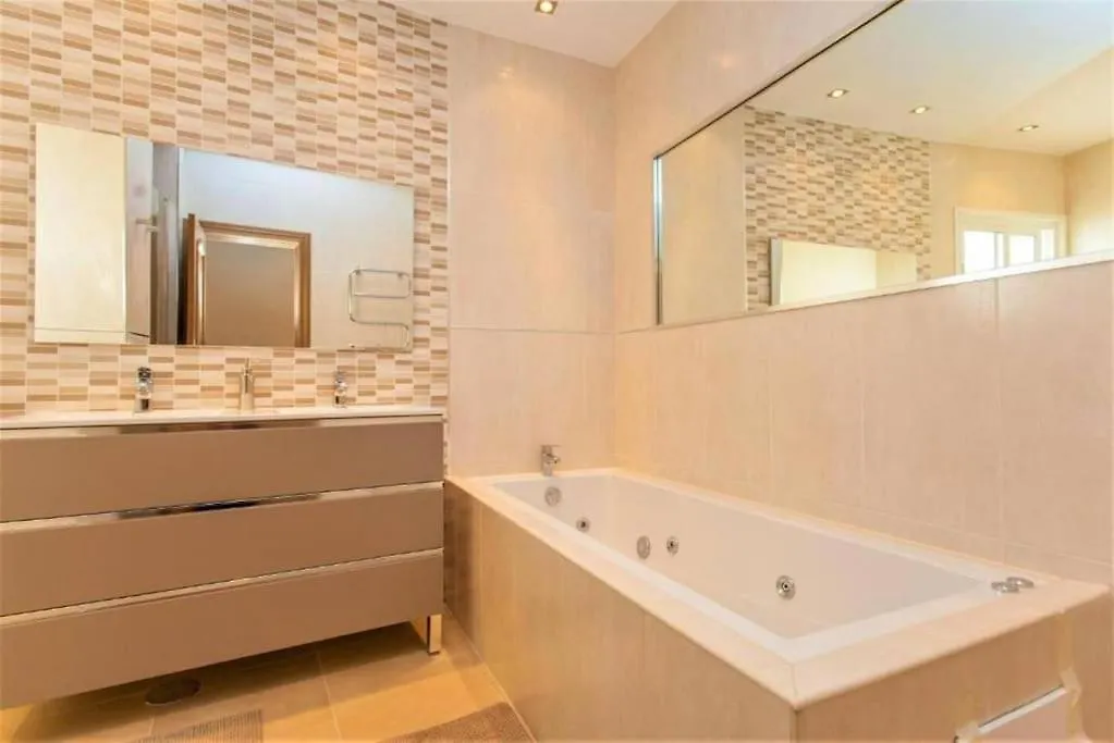 Summer Offers! Fabulous Luxury Villa Near The Beach Sleeps 8 Benalmádena Spanyolország