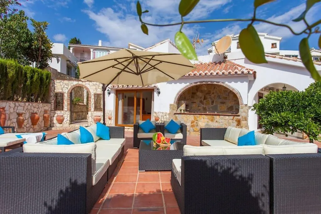 Summer Offers! Fabulous Luxury Villa Near The Beach Sleeps 8 Benalmádena 0*,  Spanyolország