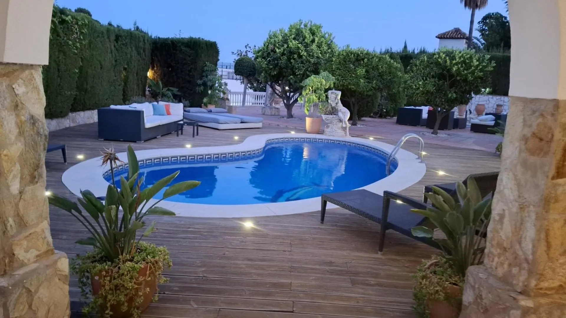 Summer Offers! Fabulous Luxury Villa Near The Beach Sleeps 8 Benalmádena 0*,  Spanyolország